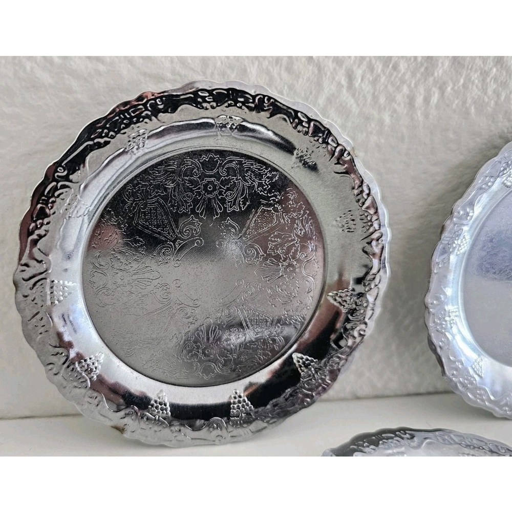 3 Small Nickel Plated Embossed Round Platters Trays Etched Ornate Grapes - Picture 4 of 10
